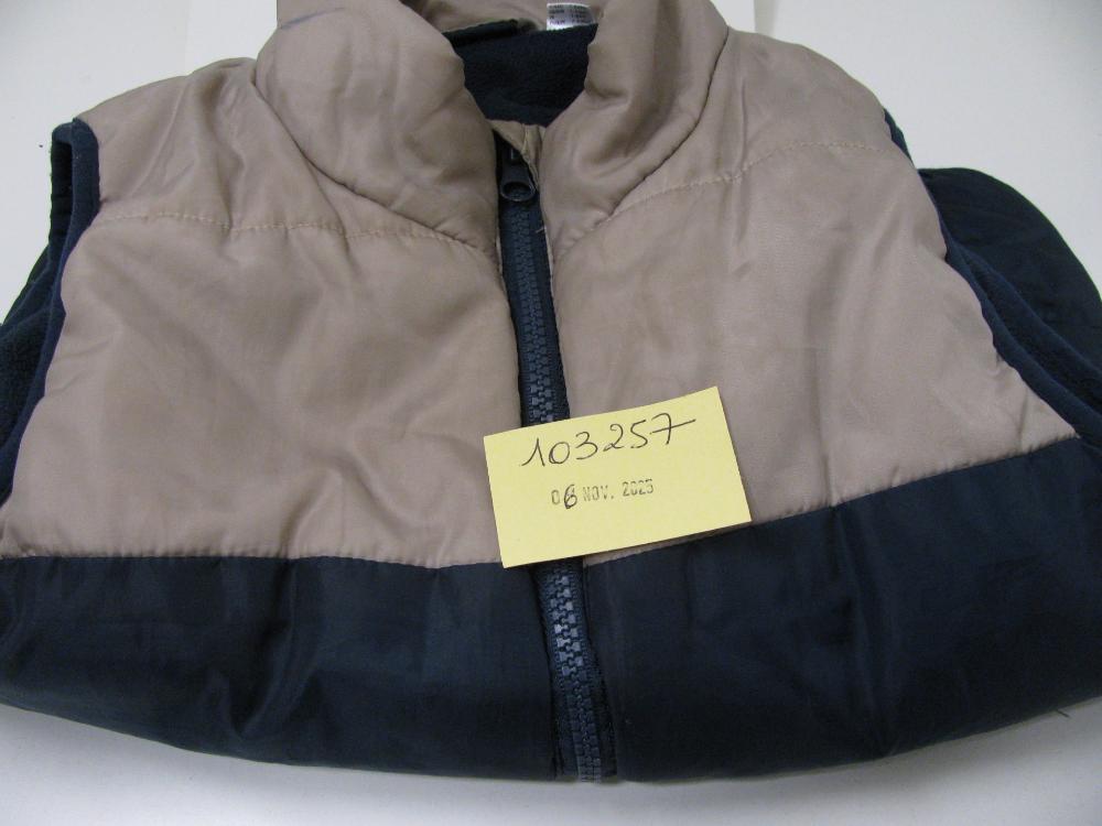 Vêtements, chaussures, accessoires : N° 2025006495 Trouvé(e) le : Thu Nov 06 00:00:00 CET 2025
