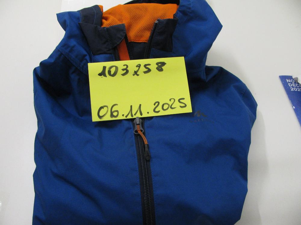 Vêtements, chaussures, accessoires : N° 2025006496 Trouvé(e) le : Thu Nov 06 00:00:00 CET 2025