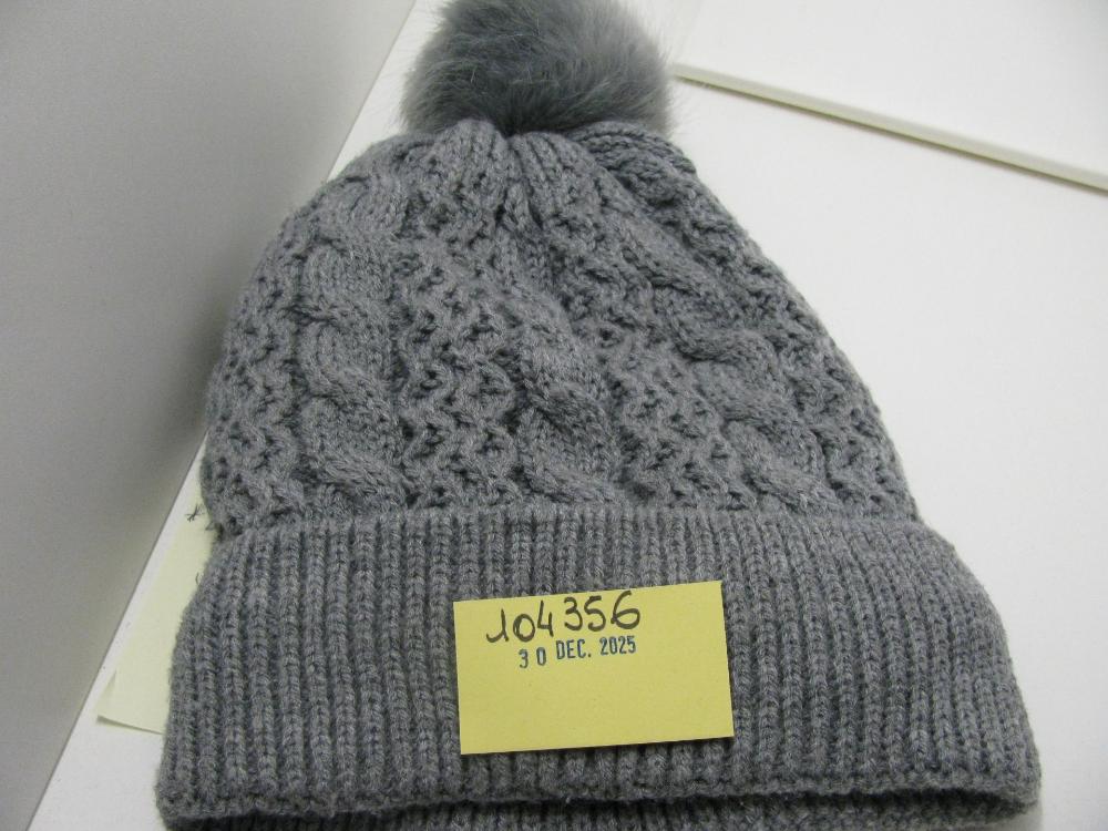 Vêtements, chaussures, accessoires : N° 2025007594 Trouvé(e) le : Tue Dec 30 00:00:00 CET 2025